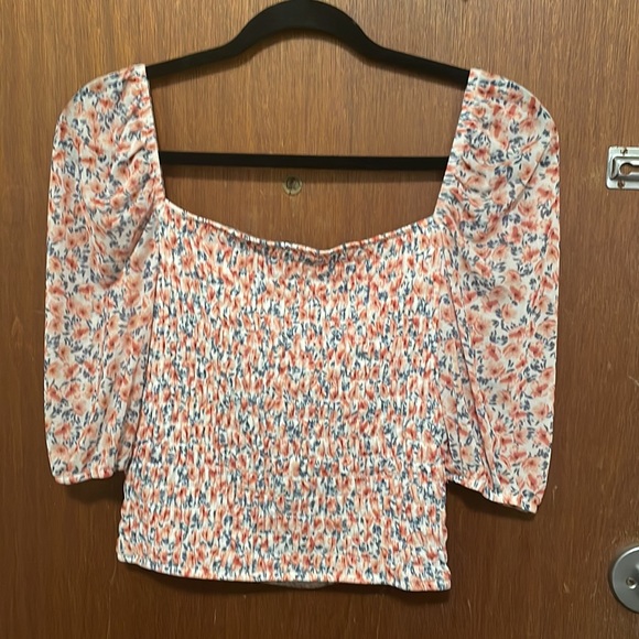 NWOT Dynamite Smocked Floral Crop Top - Picture 7 of 7
